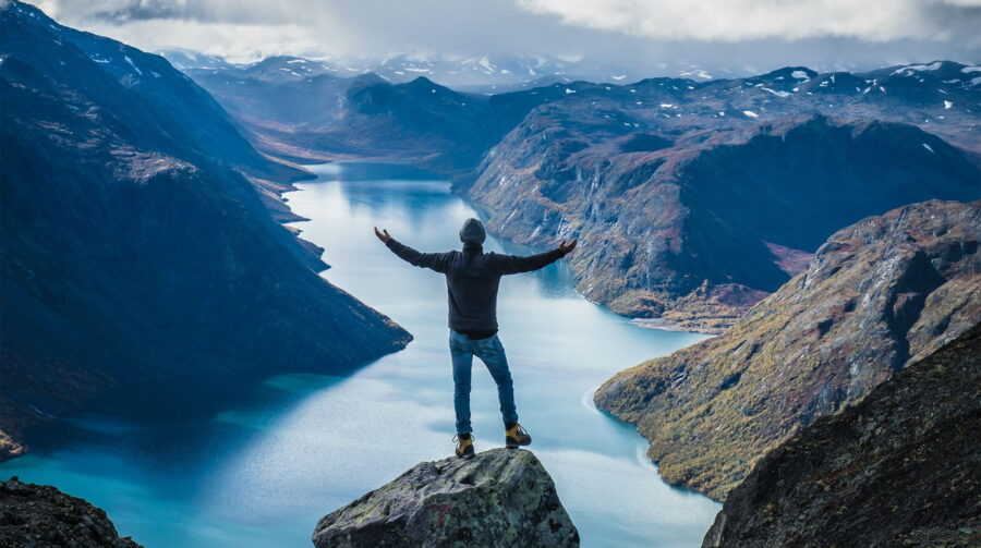 Четири видеа, които са посветени на изобилието, финансовата свобода и успеха.